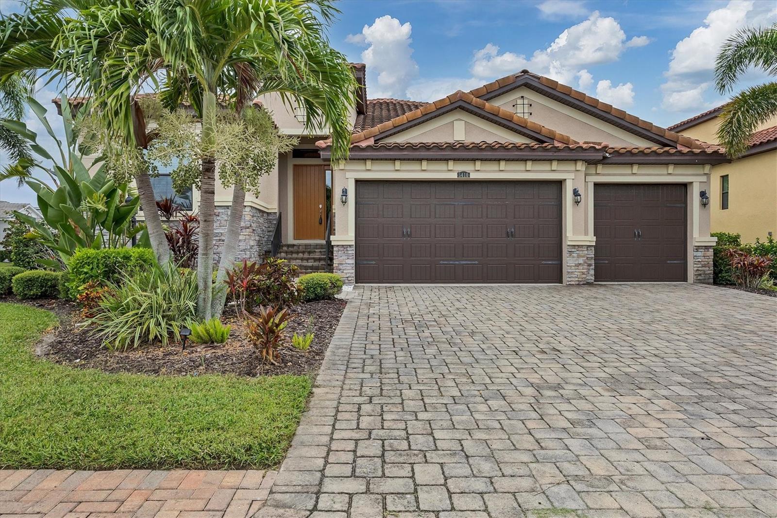 Image 3 of 57 For 5410 Title Row Drive