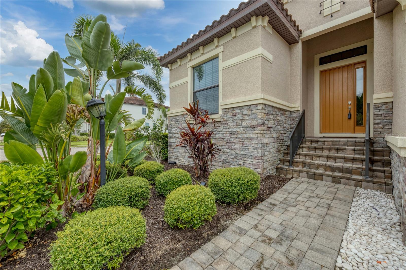 Image 5 of 57 For 5410 Title Row Drive