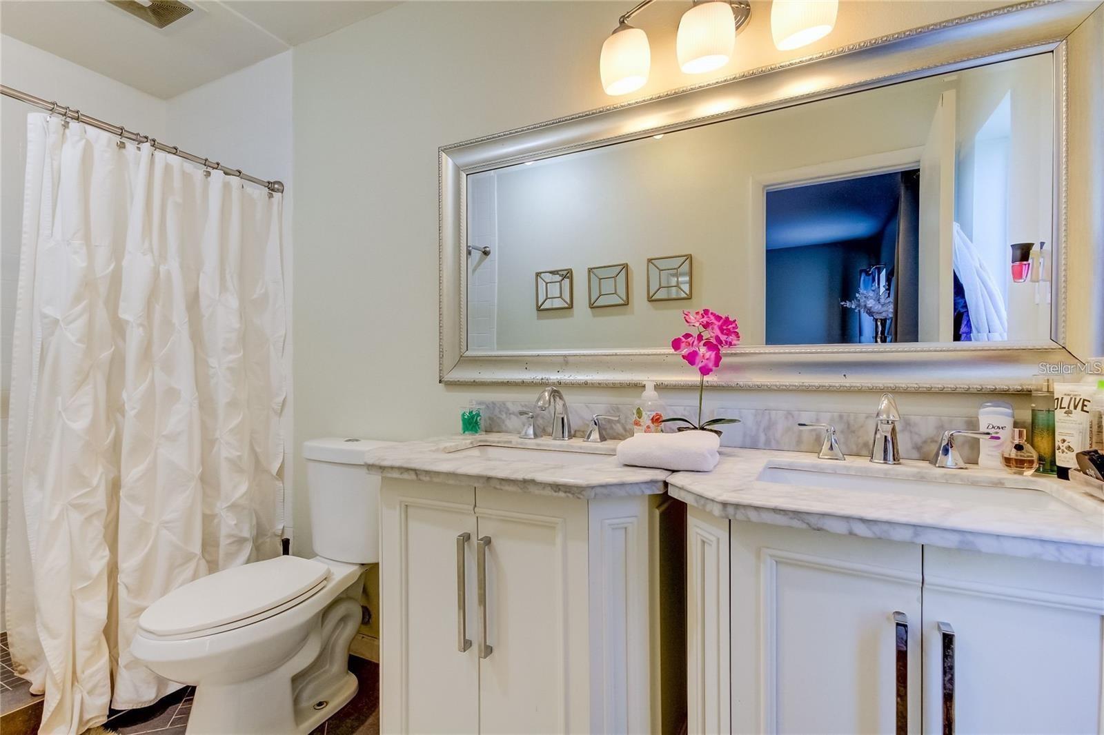 Image 11 of 17 For 6854 Circlecreek Drive