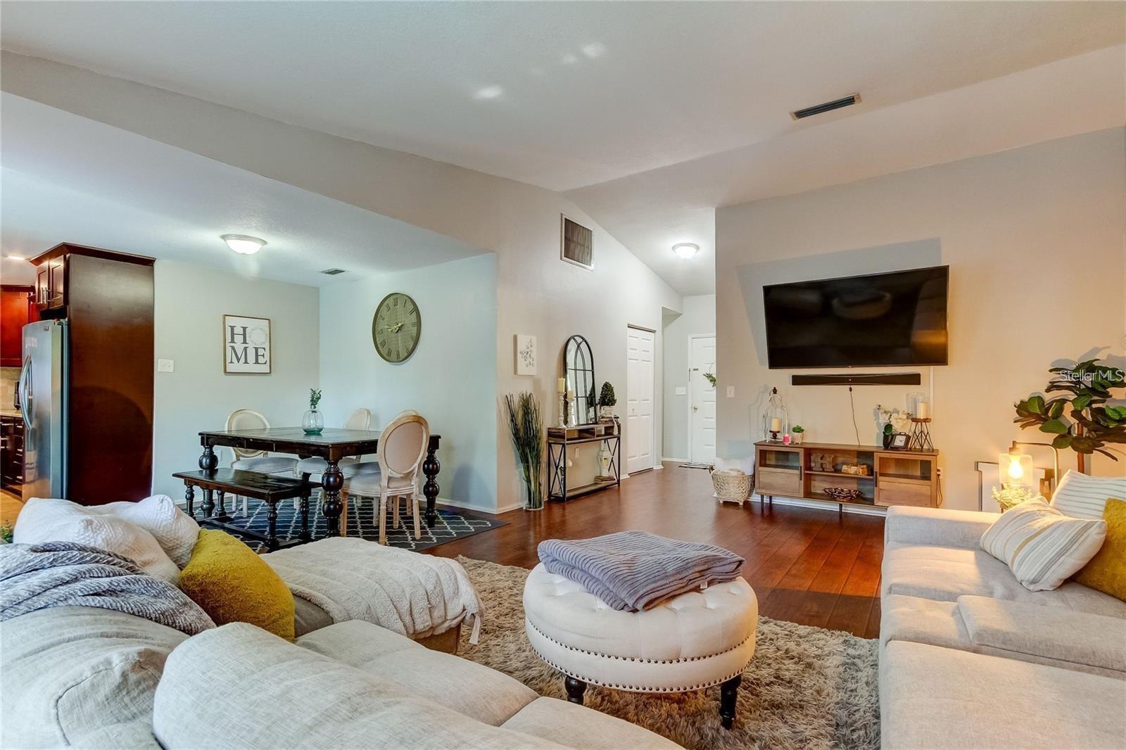 Image 3 of 17 For 6854 Circlecreek Drive