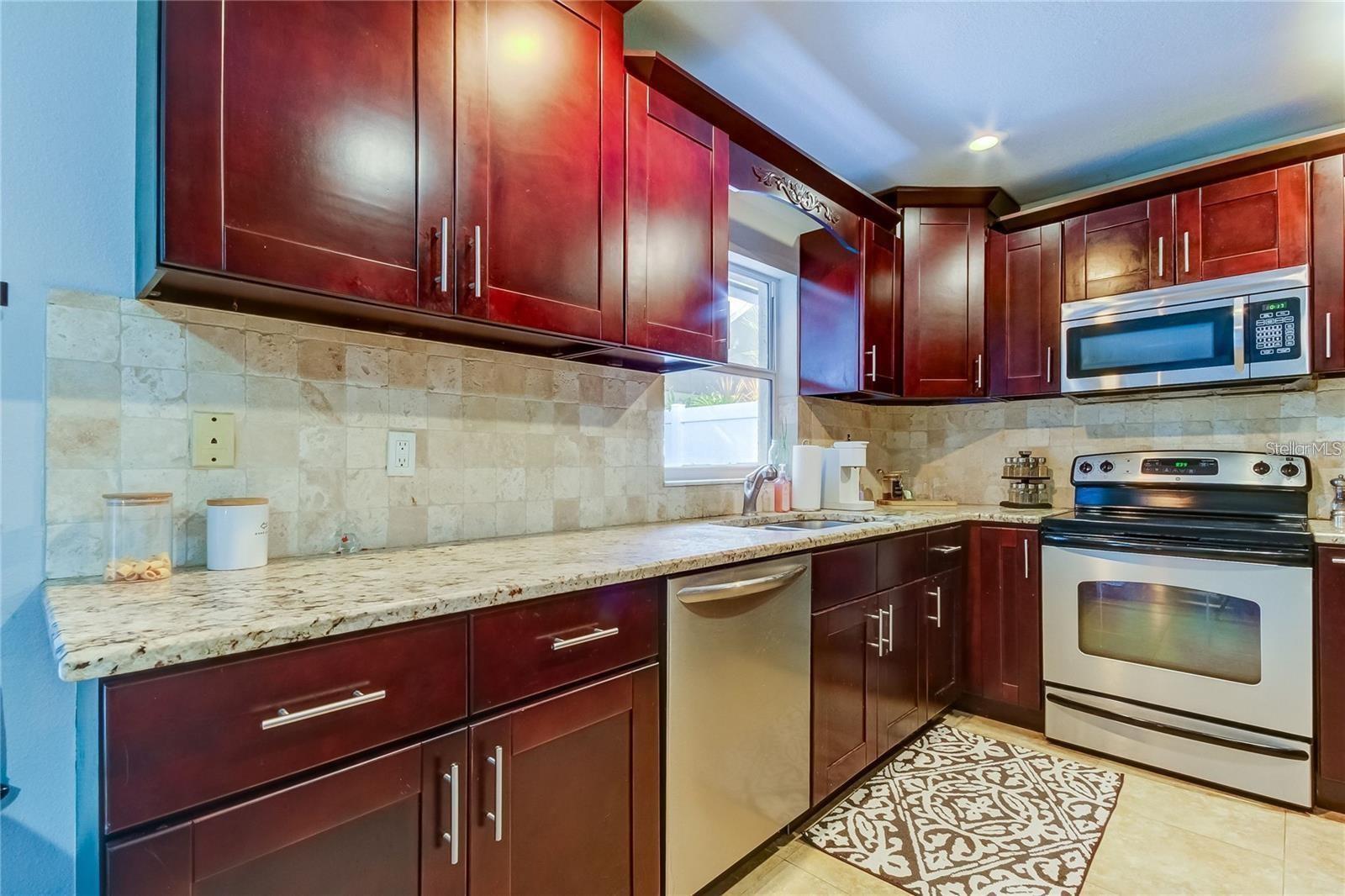 Image 7 of 17 For 6854 Circlecreek Drive