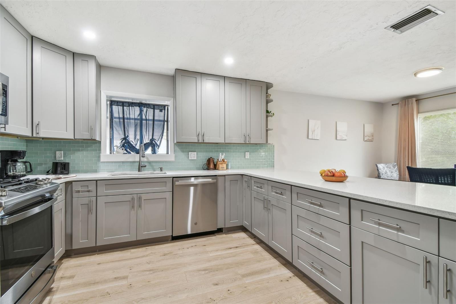 Image 17 of 67 For 4535 33rd Avenue N