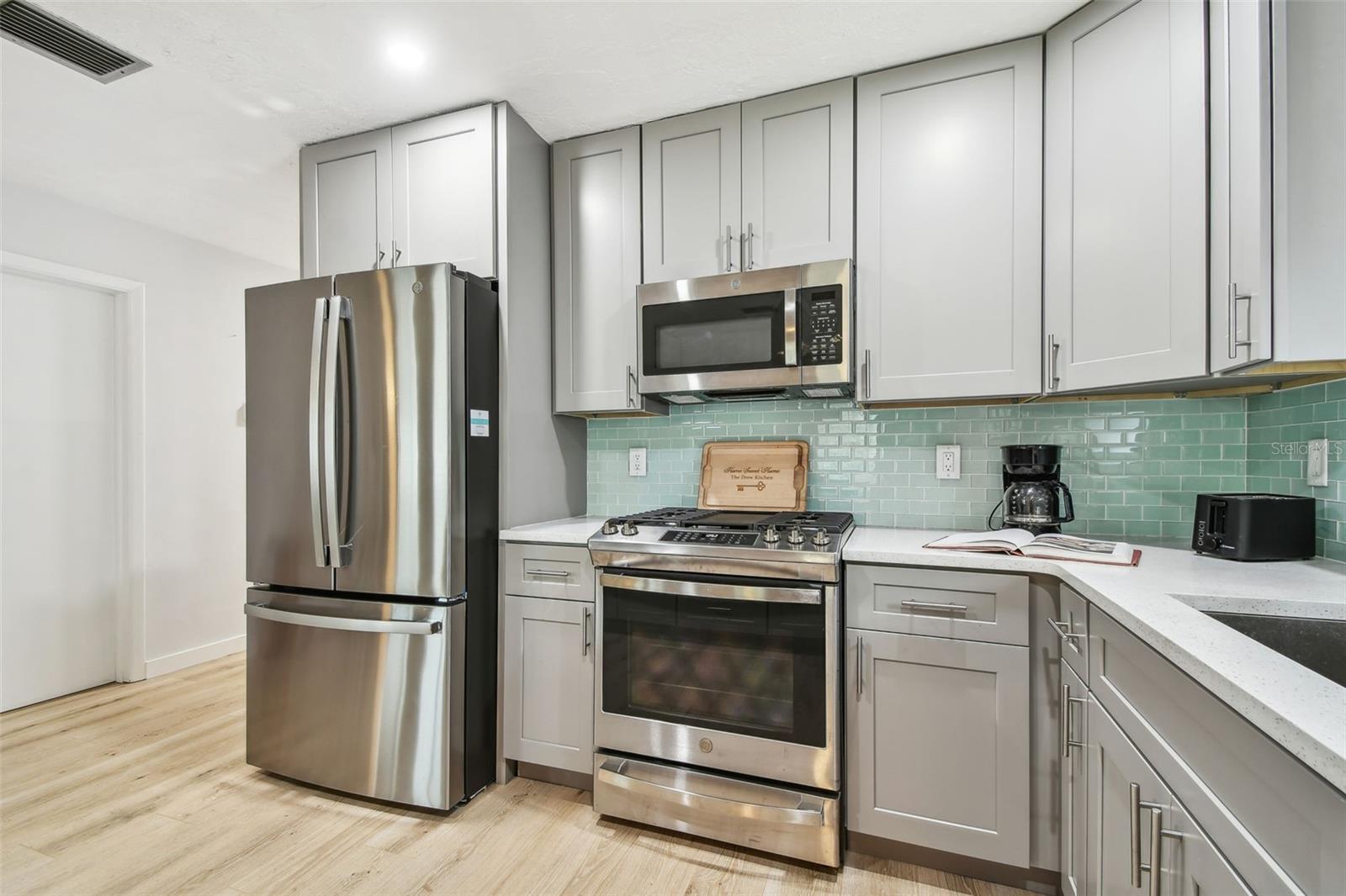 Image 18 of 67 For 4535 33rd Avenue N