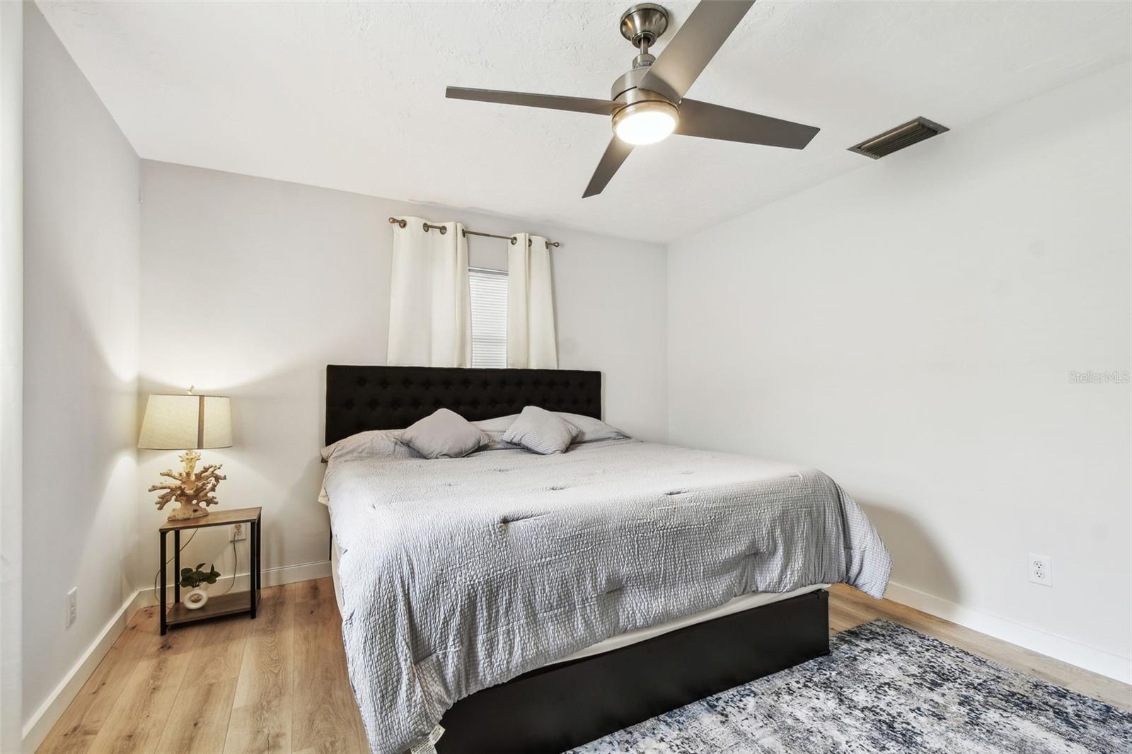 Image 22 of 67 For 4535 33rd Avenue N