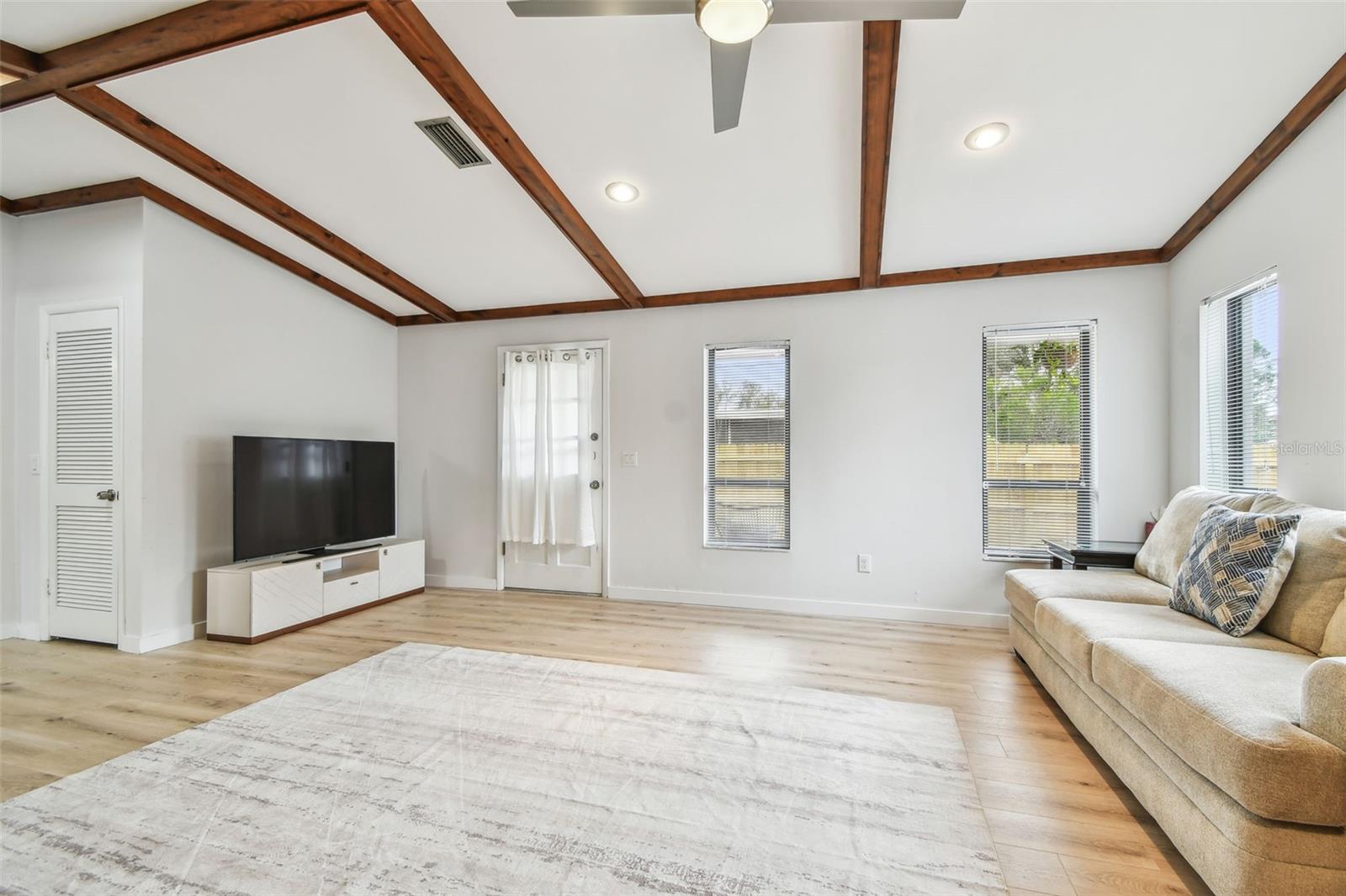 Image 35 of 67 For 4535 33rd Avenue N