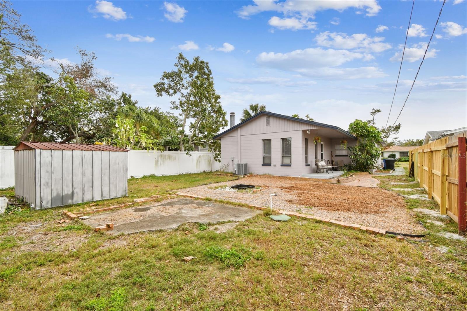 Image 42 of 67 For 4535 33rd Avenue N