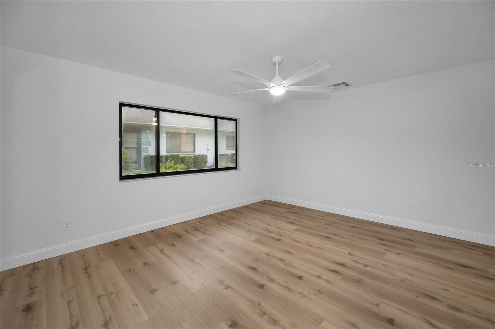 Image 10 of 82 For 2721 Countryside Boulevard 105