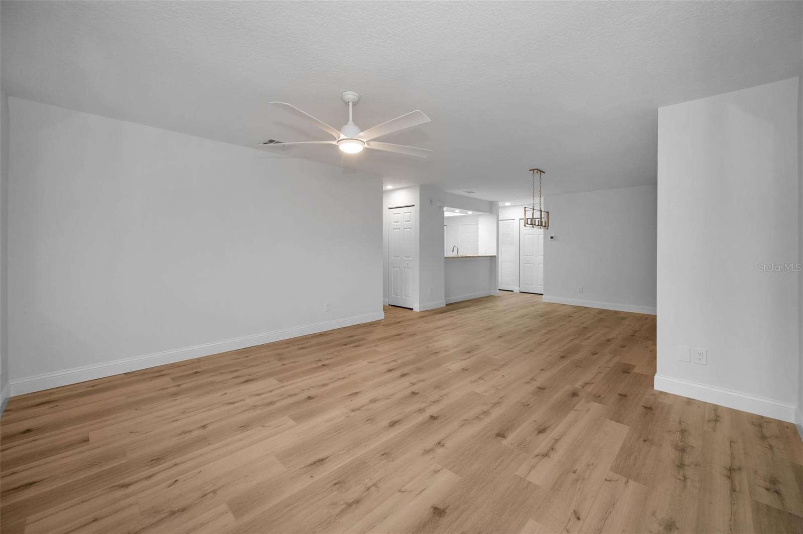 Image 11 of 82 For 2721 Countryside Boulevard 105