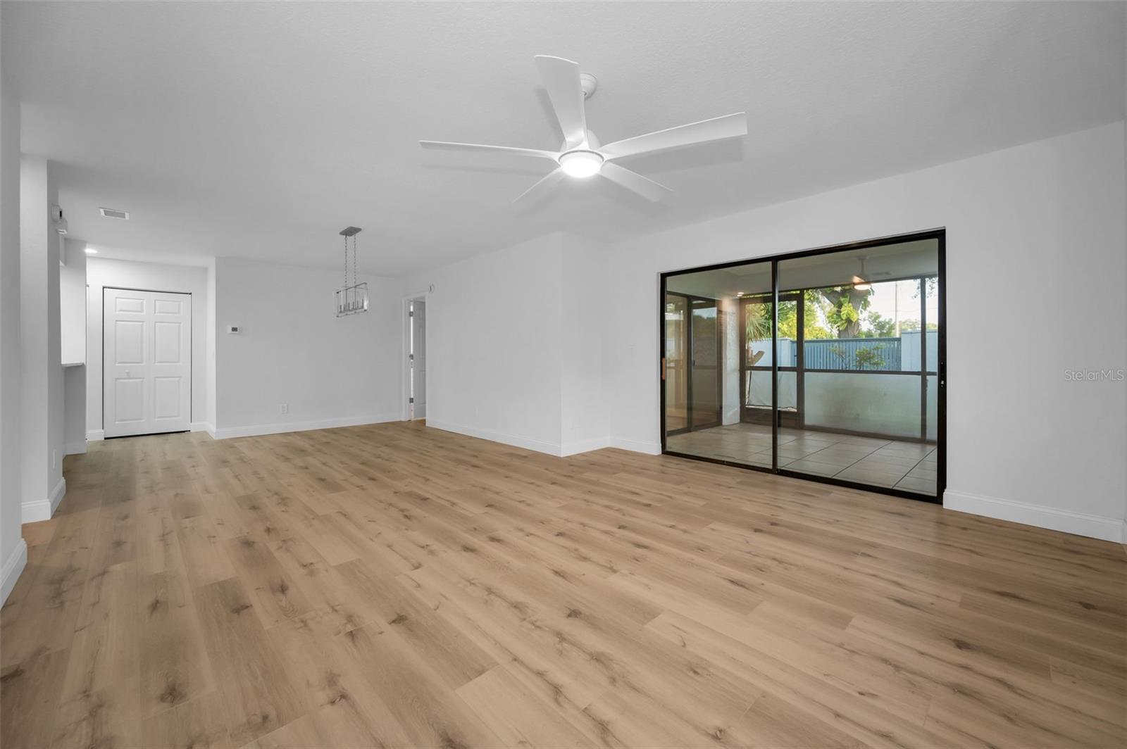 Image 12 of 82 For 2721 Countryside Boulevard 105