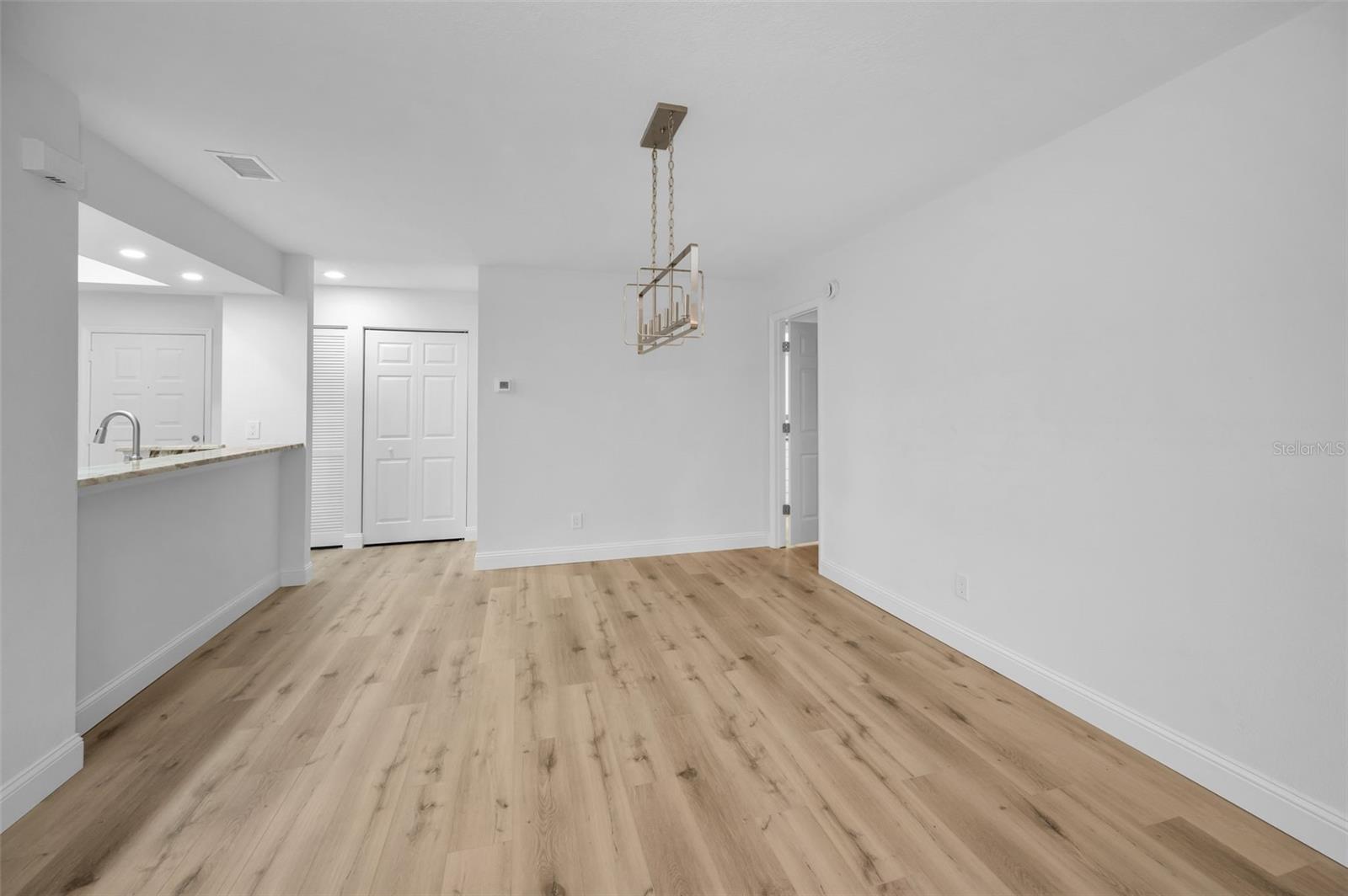 Image 14 of 82 For 2721 Countryside Boulevard 105
