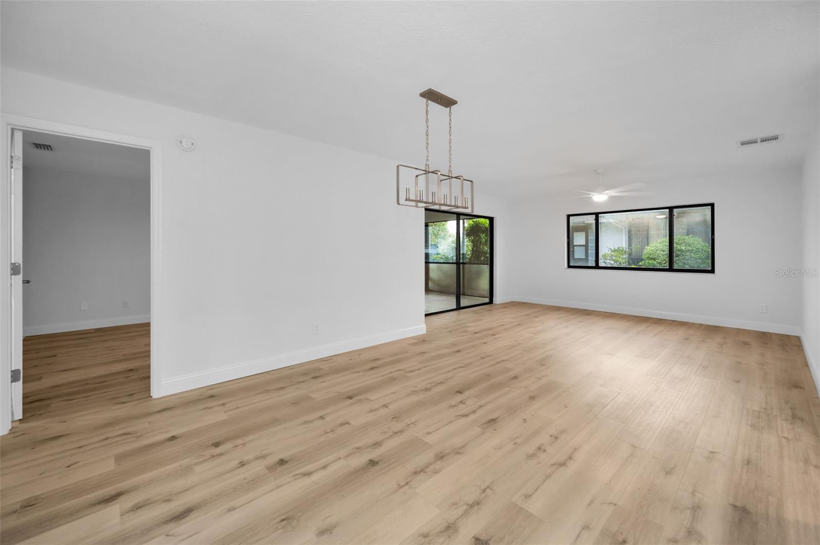 Image 15 of 82 For 2721 Countryside Boulevard 105