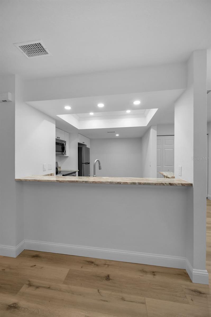 Image 19 of 82 For 2721 Countryside Boulevard 105
