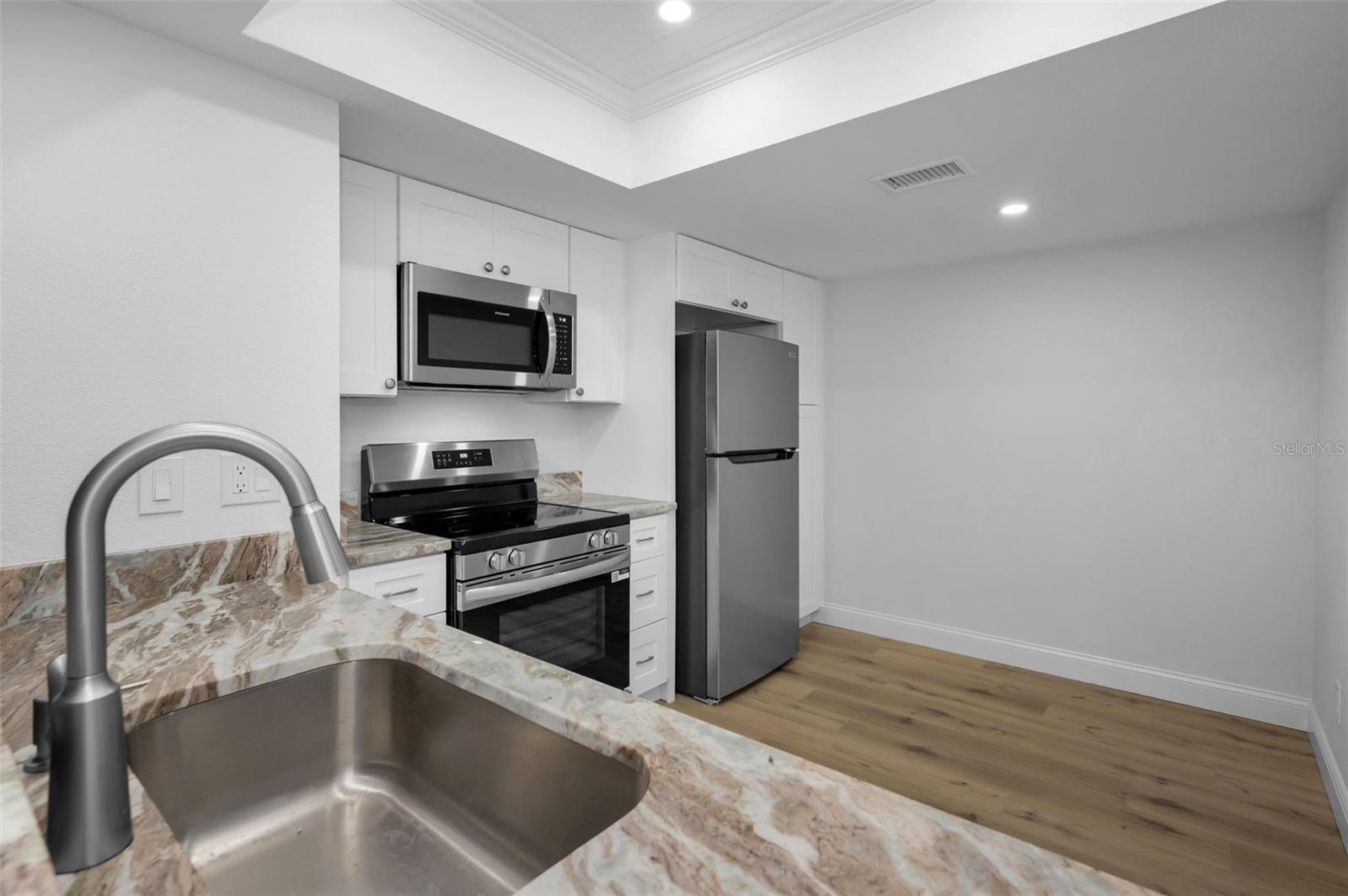 Image 20 of 82 For 2721 Countryside Boulevard 105