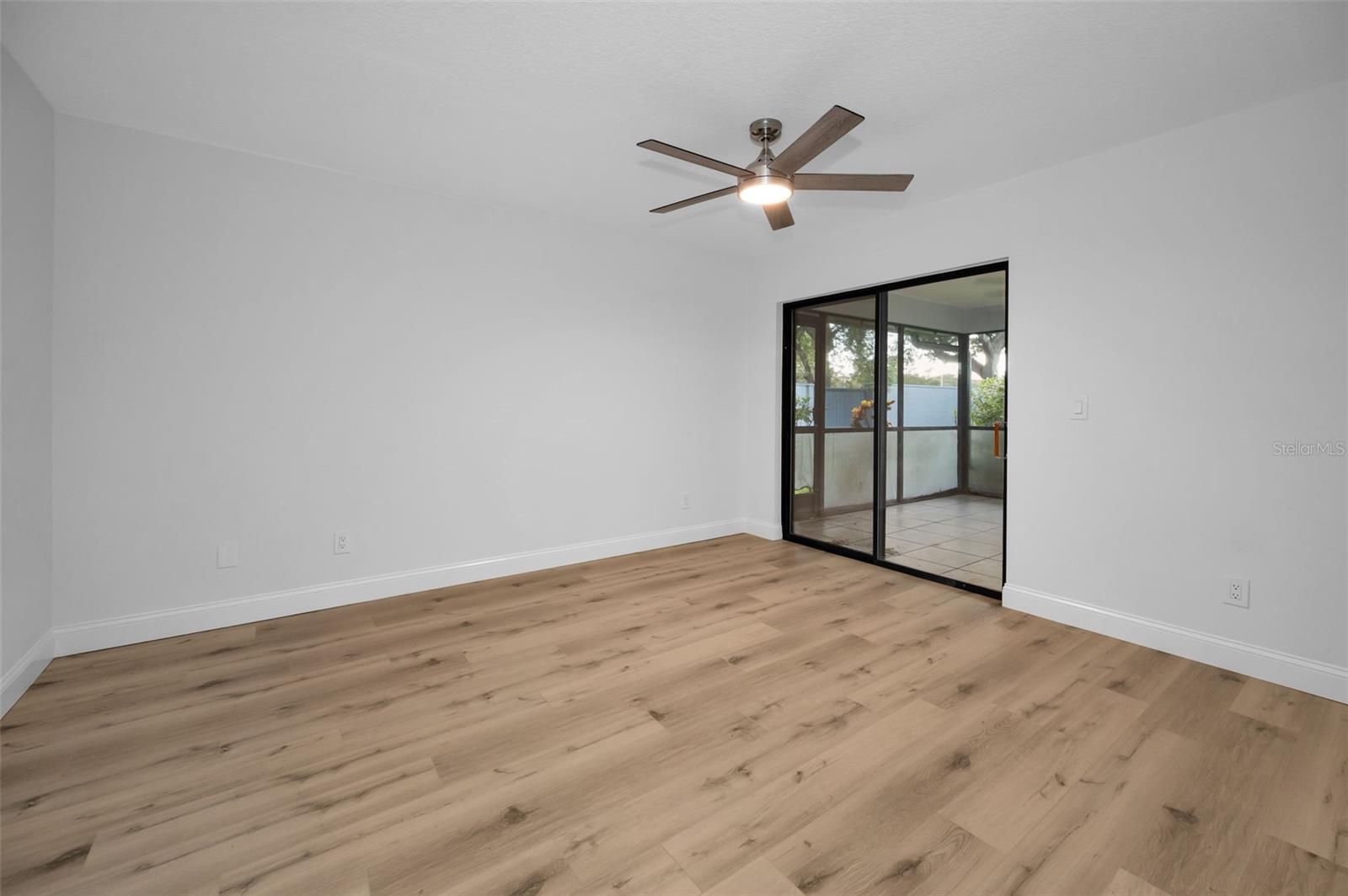 Image 27 of 82 For 2721 Countryside Boulevard 105