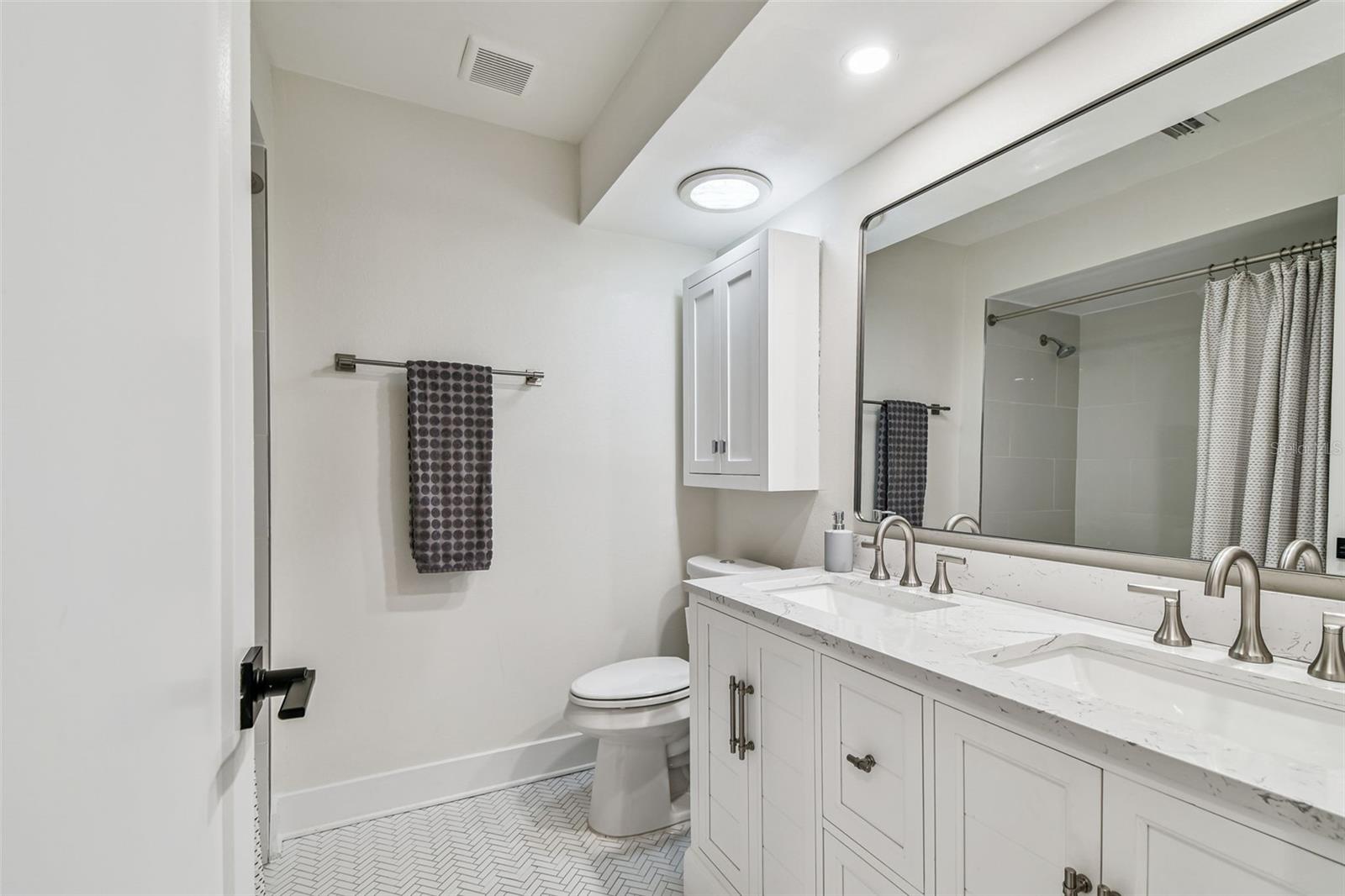 Image 40 of 84 For 15005 Sunglow Court
