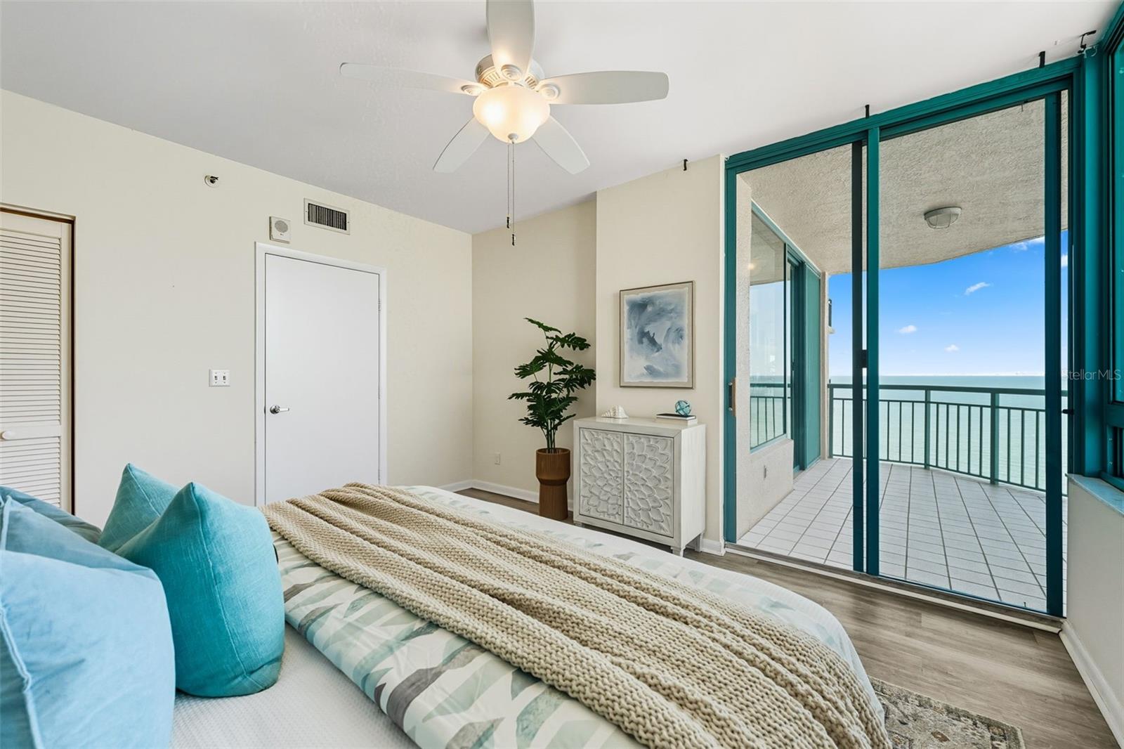 Image 12 of 50 For 1540 Gulf Boulevard 1805