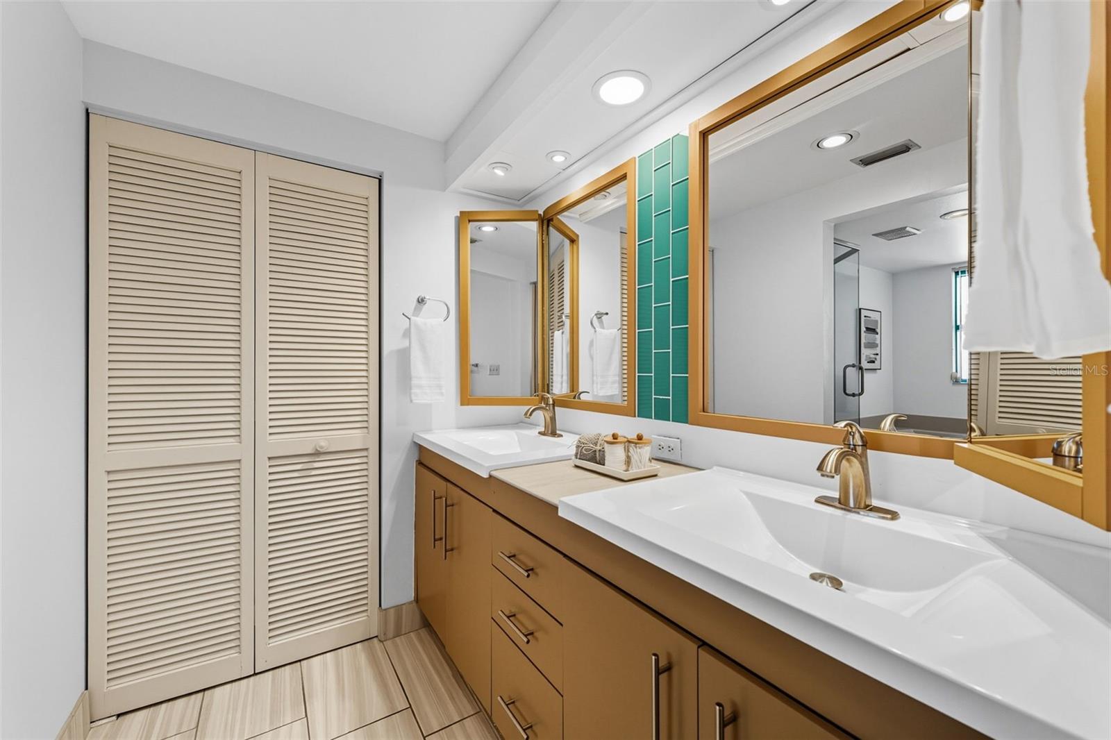 Image 13 of 50 For 1540 Gulf Boulevard 1805