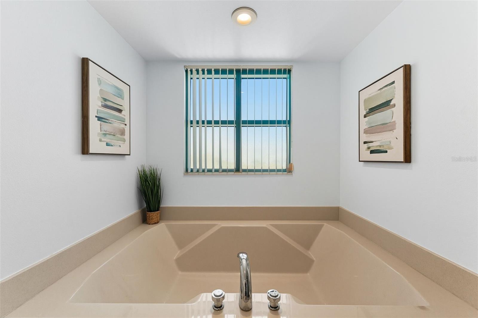 Image 15 of 50 For 1540 Gulf Boulevard 1805