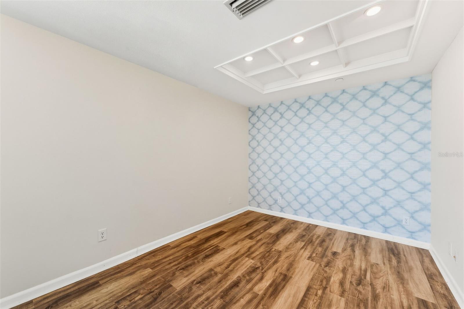 Image 16 of 50 For 1540 Gulf Boulevard 1805