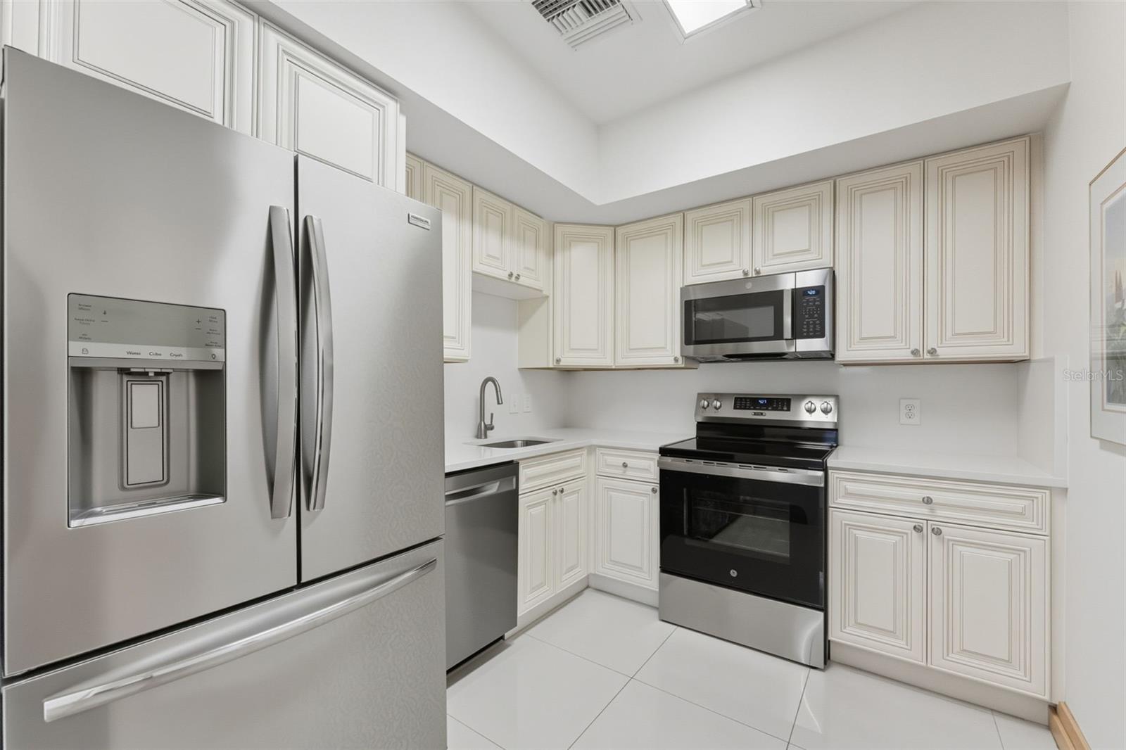 Image 61 of 68 For 1540 Gulf Boulevard 1805