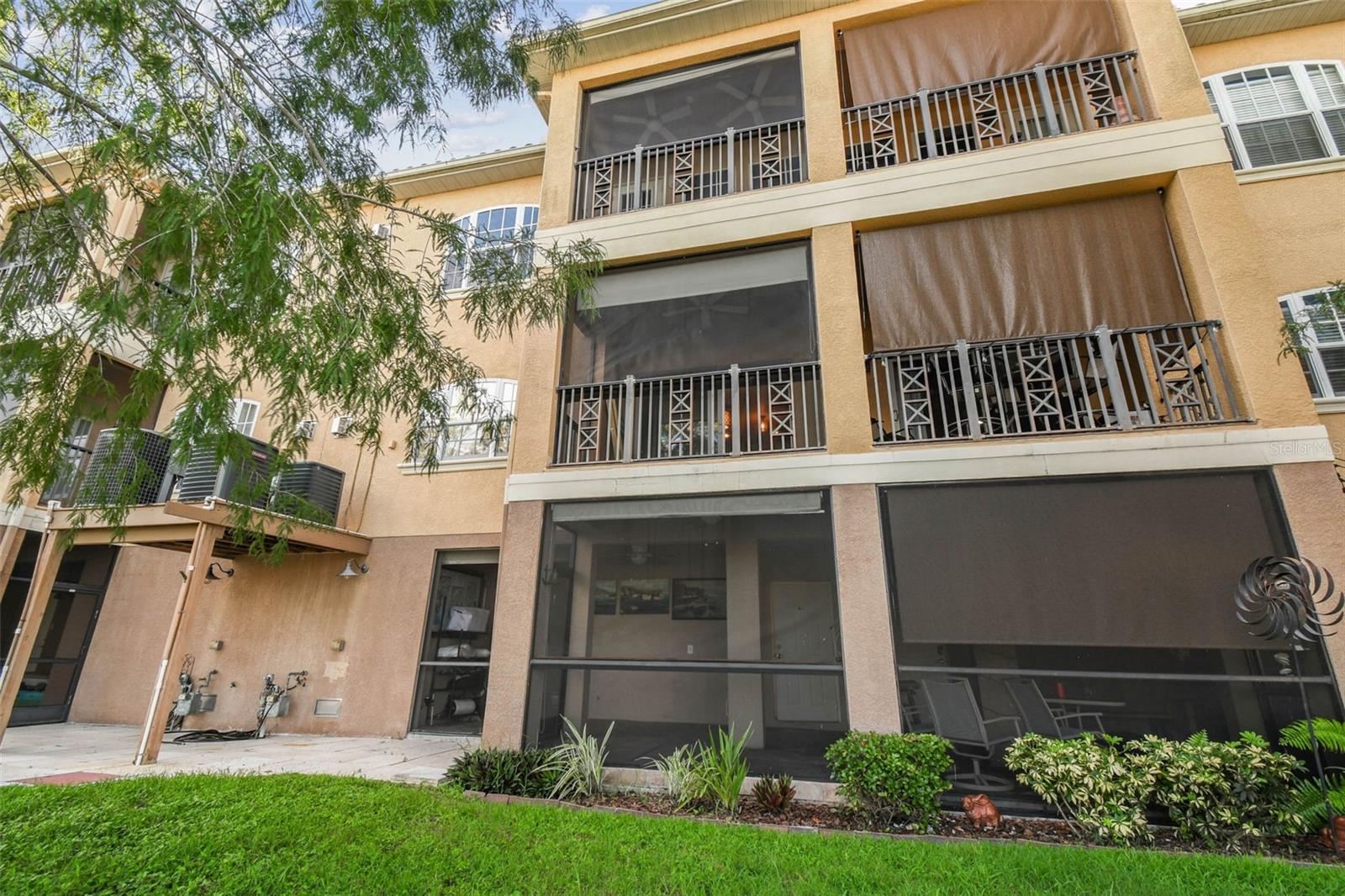 Image 33 of 44 For 6533 Channelside Drive