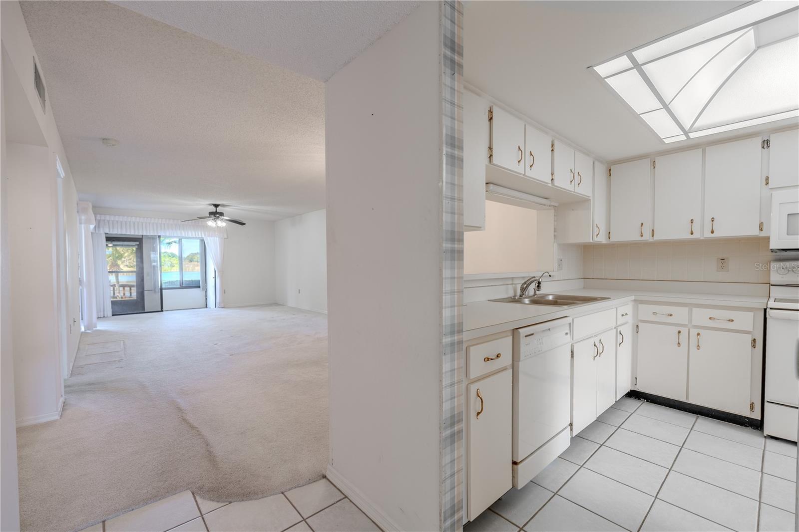 Image 13 of 51 For 2040 Lakeview Drive 101