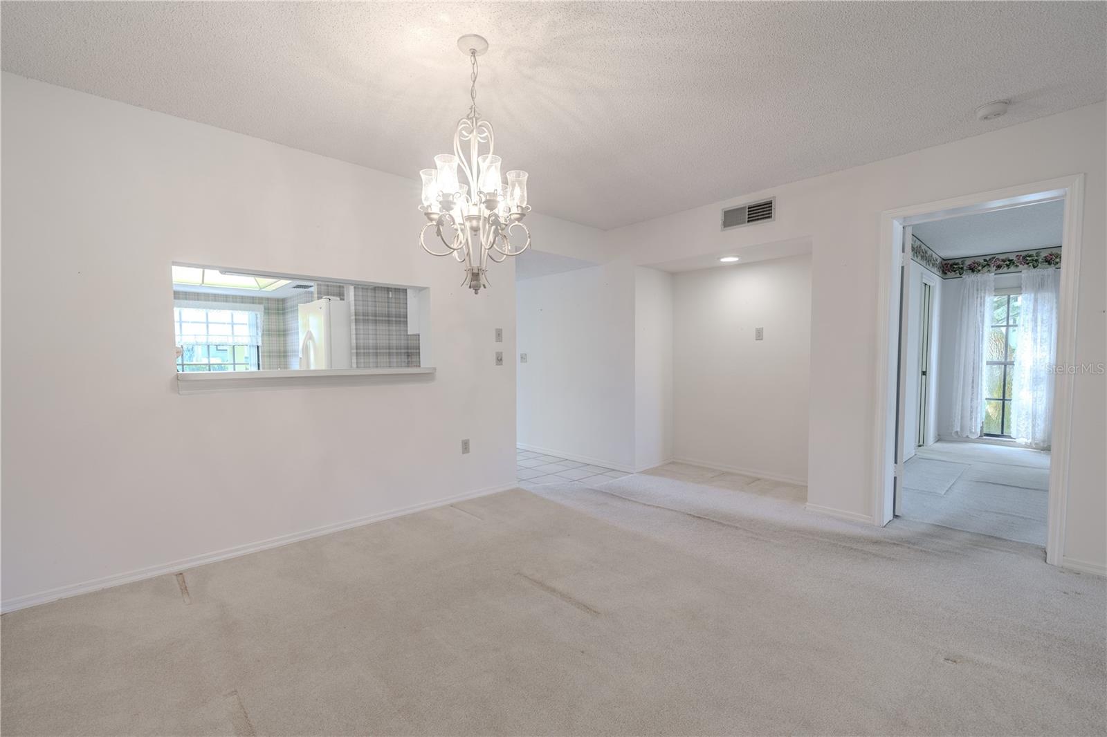 Image 15 of 51 For 2040 Lakeview Drive 101