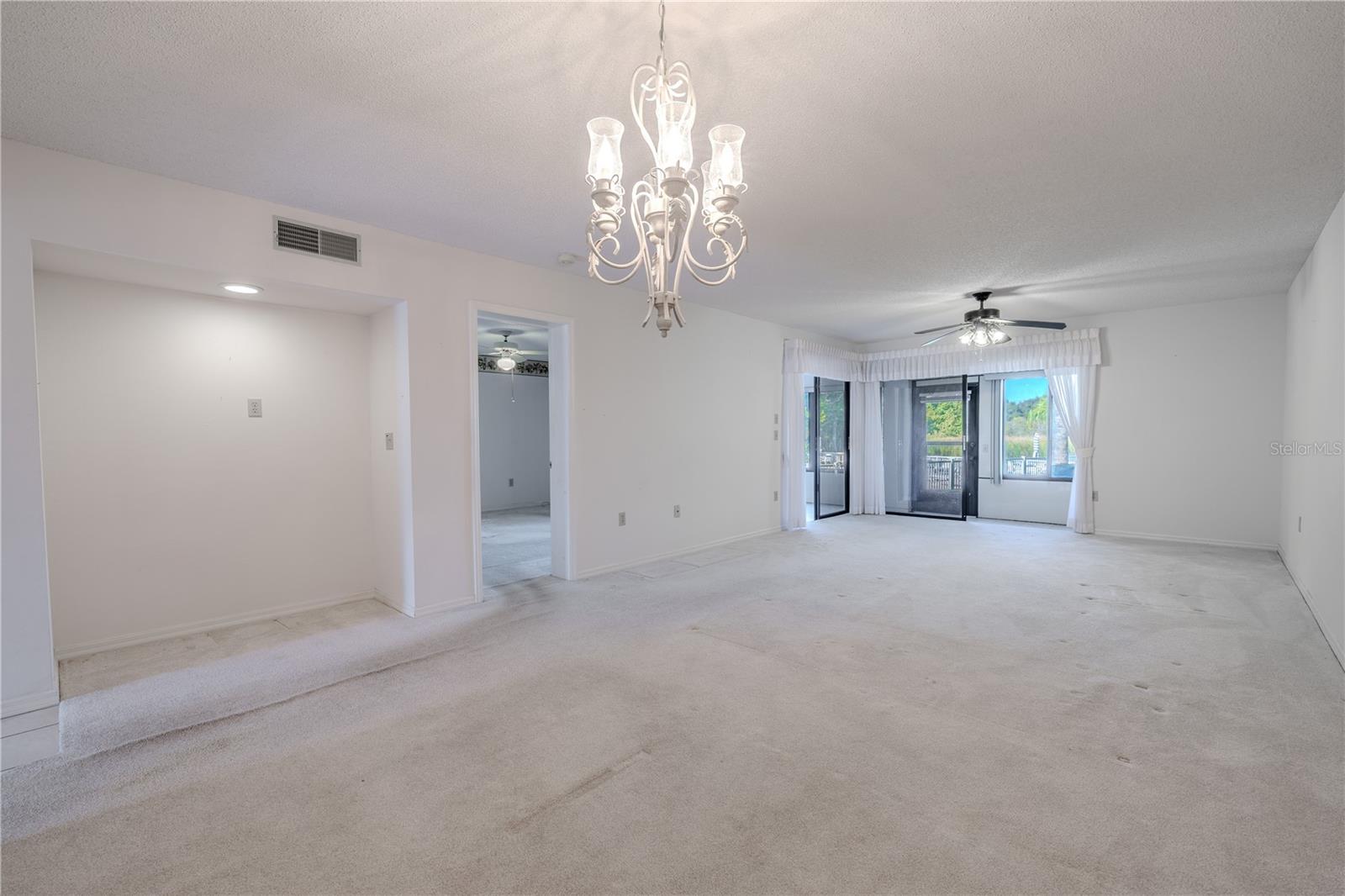 Image 16 of 51 For 2040 Lakeview Drive 101