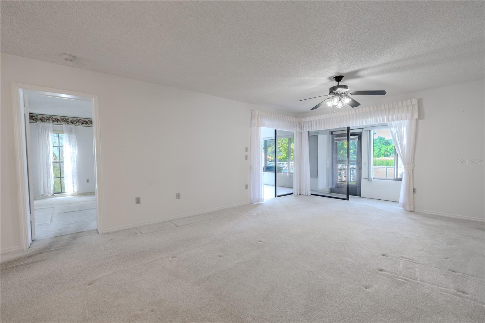 Image 17 of 51 For 2040 Lakeview Drive 101