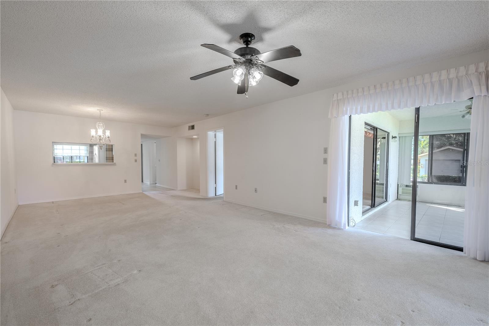 Image 18 of 51 For 2040 Lakeview Drive 101