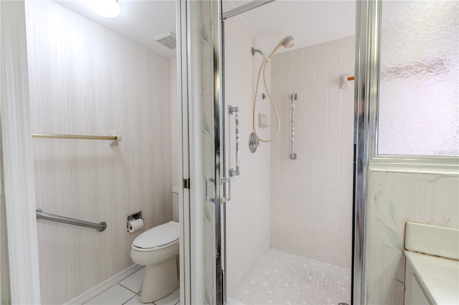 Image 30 of 51 For 2040 Lakeview Drive 101