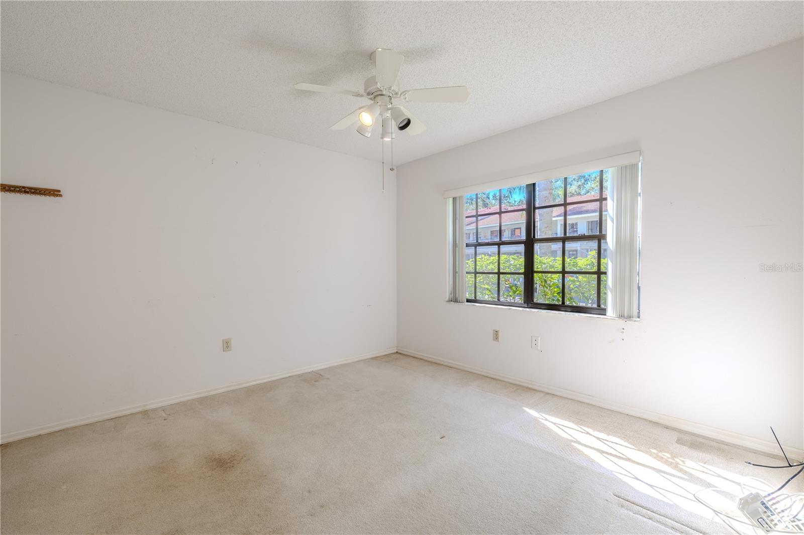 Image 31 of 51 For 2040 Lakeview Drive 101