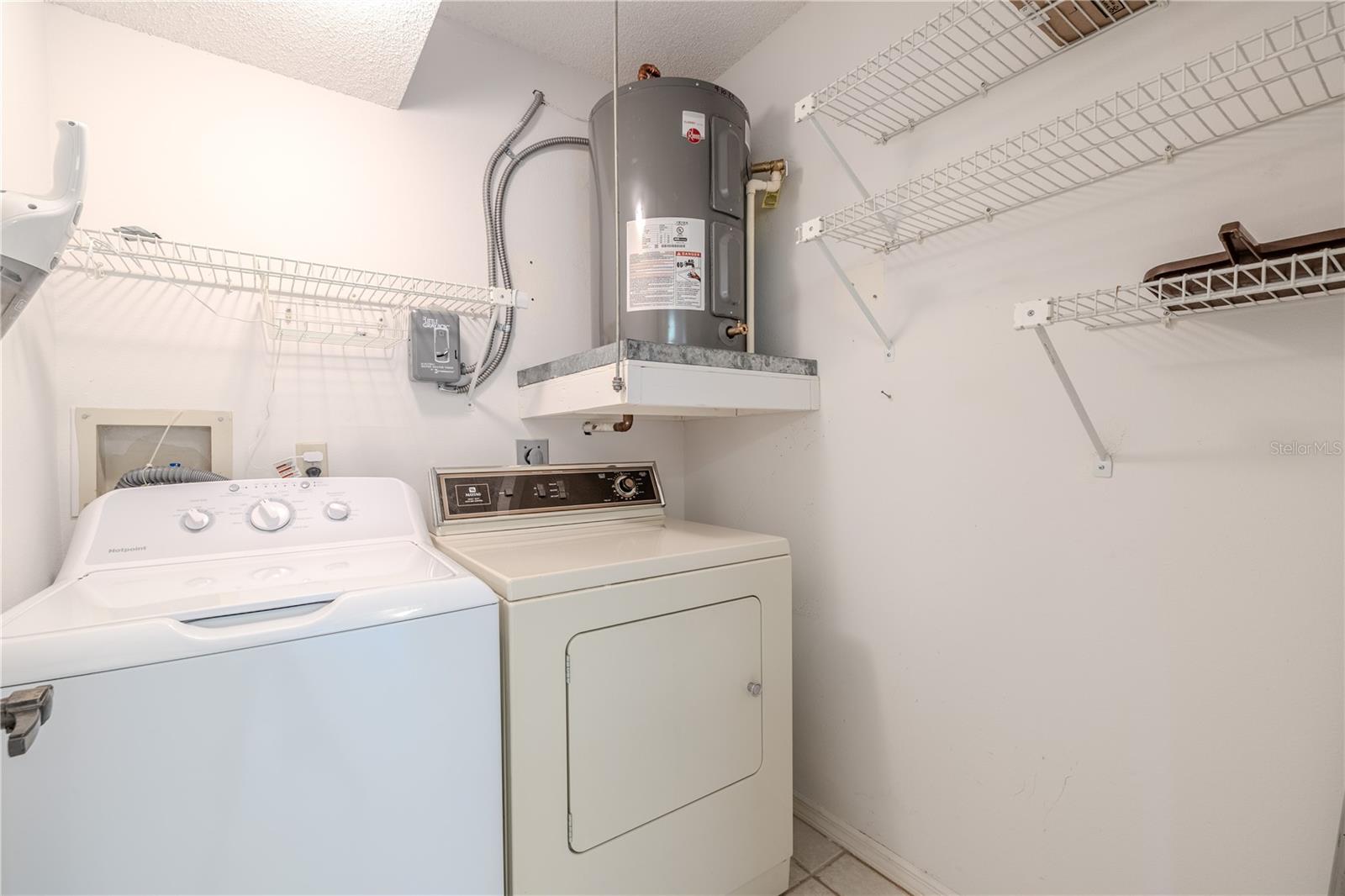 Image 35 of 51 For 2040 Lakeview Drive 101