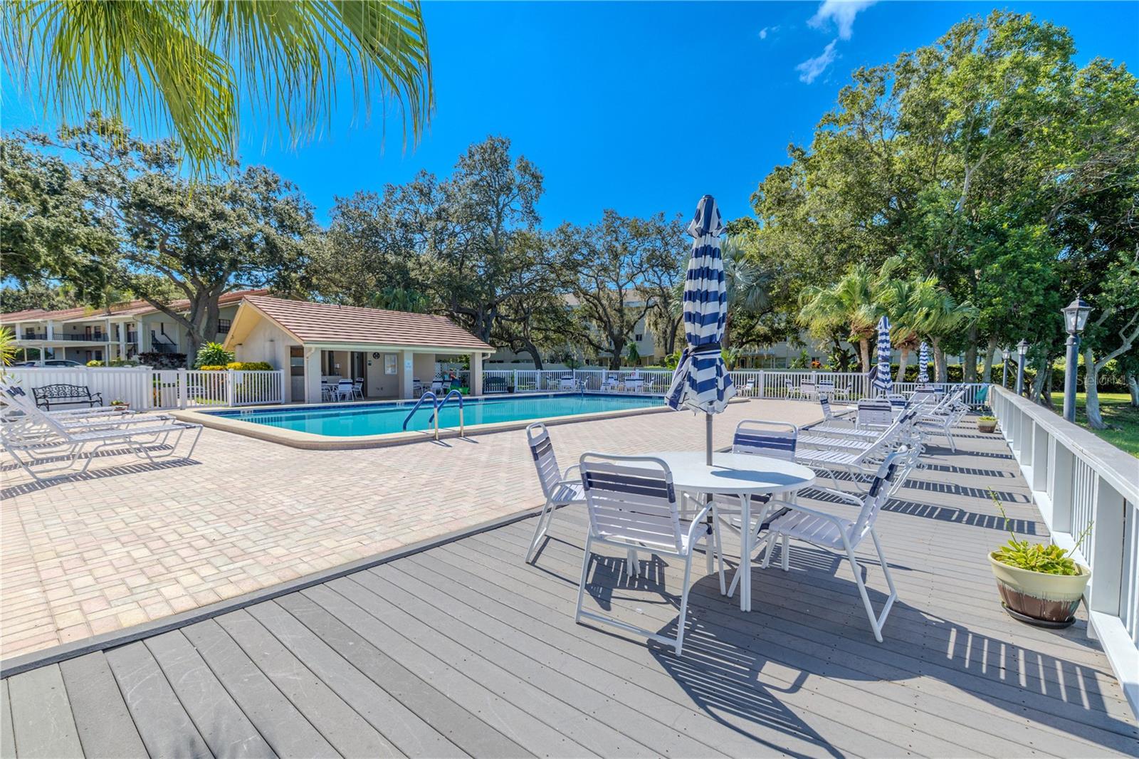 Image 42 of 51 For 2040 Lakeview Drive 101