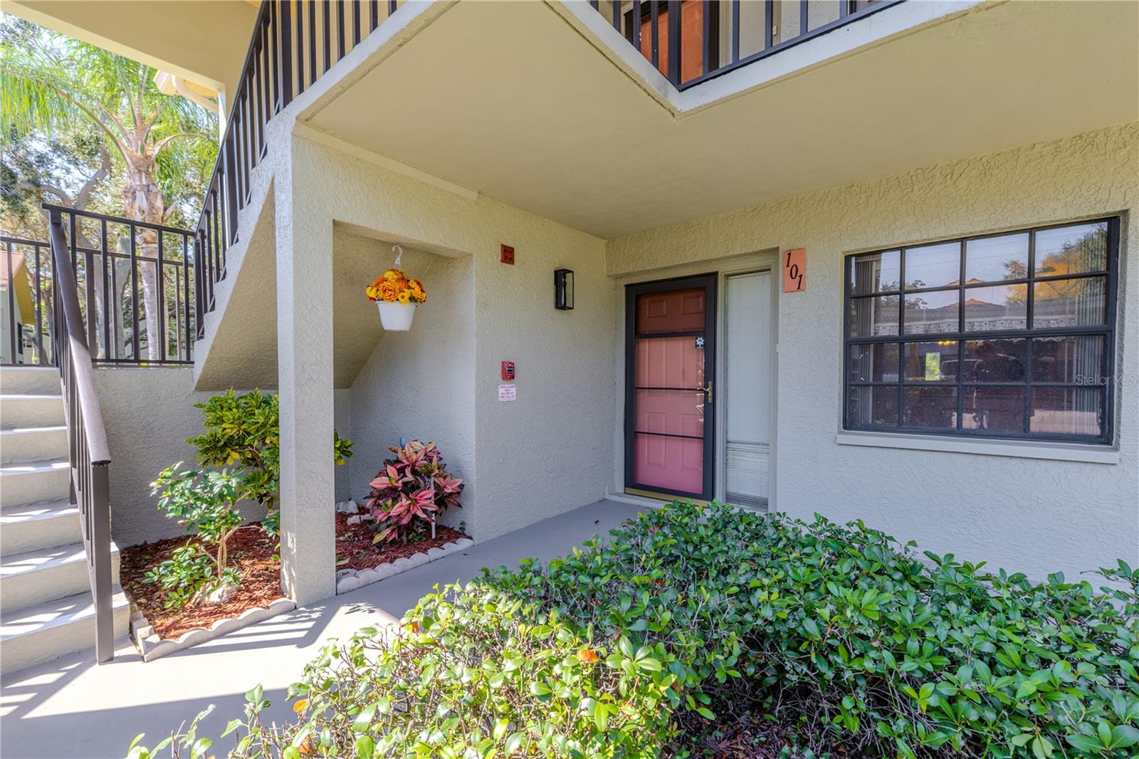 Image 7 of 51 For 2040 Lakeview Drive 101