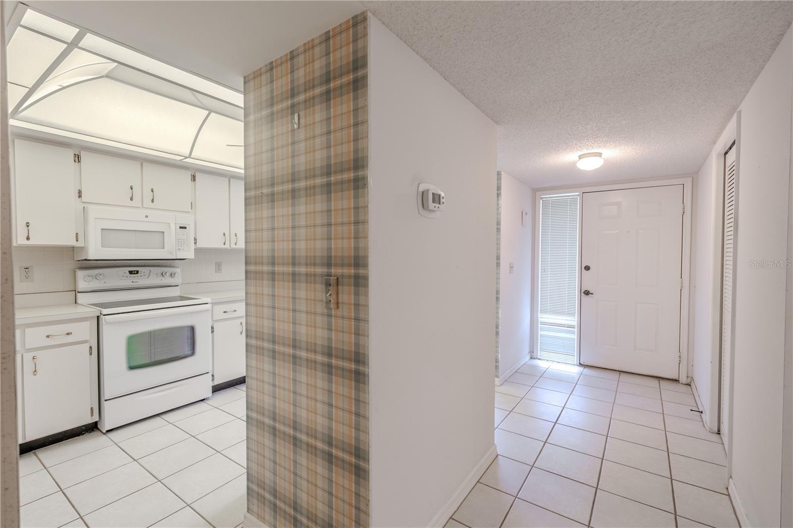 Image 8 of 51 For 2040 Lakeview Drive 101