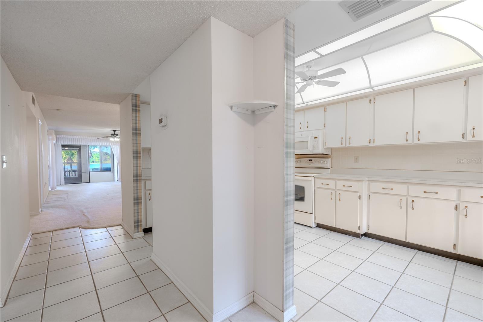 Image 9 of 51 For 2040 Lakeview Drive 101