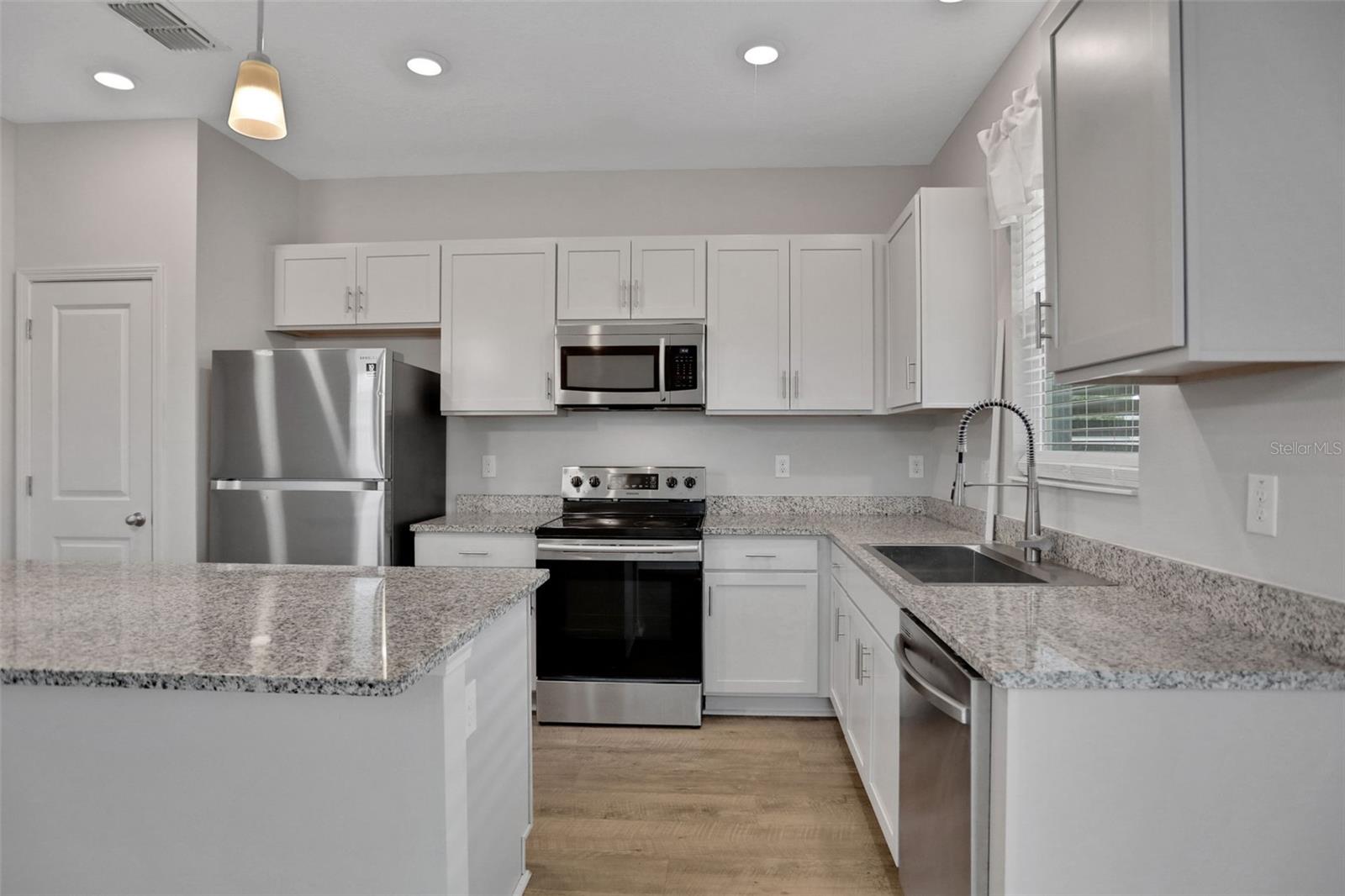 Image 6 of 30 For 3006 Thelma Street 1-2