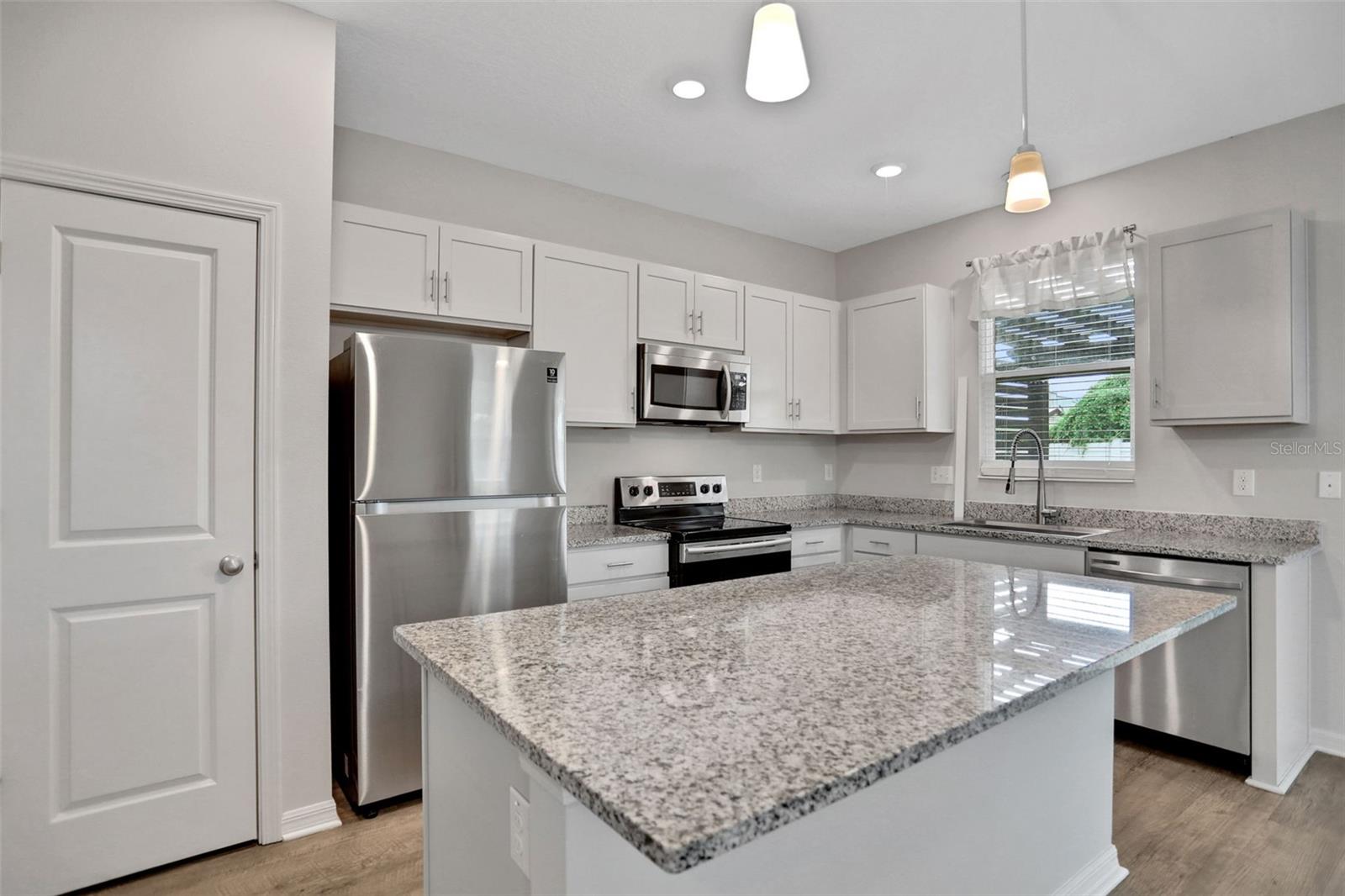 Image 7 of 30 For 3006 Thelma Street 1-2