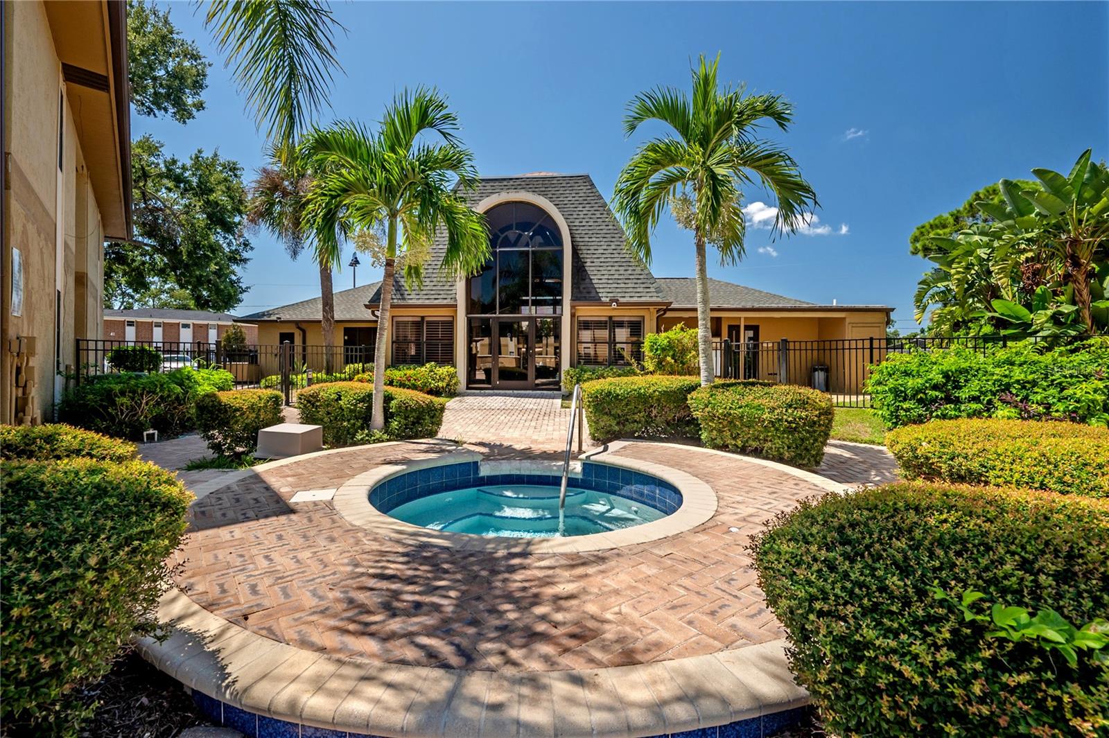 Image 27 of 31 For 12261 Sailwinds Drive 103