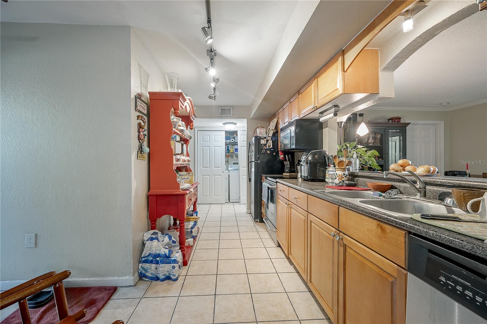 Image 5 of 31 For 12261 Sailwinds Drive 103