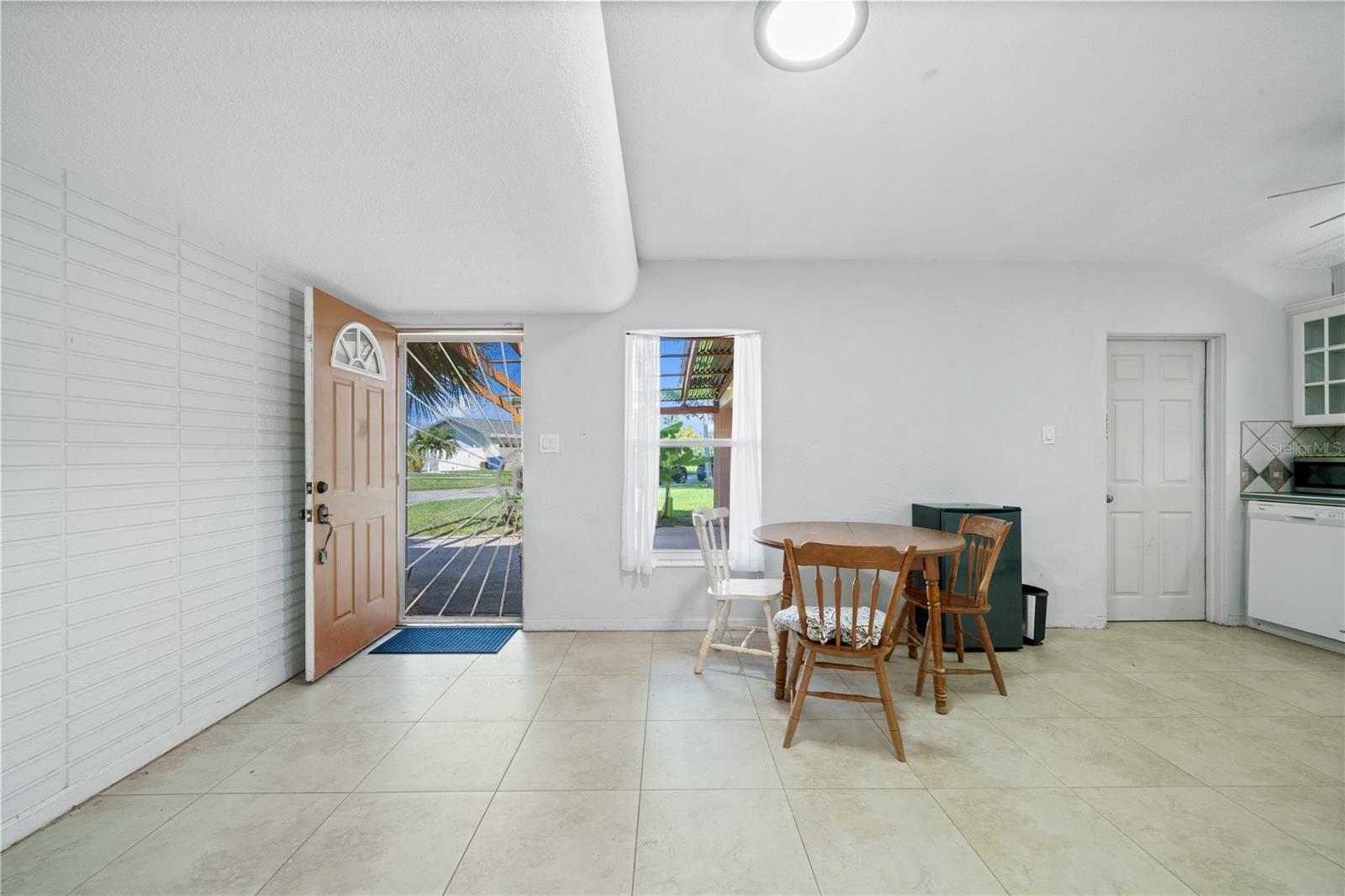 Image 13 of 81 For 6903 Shore Drive S