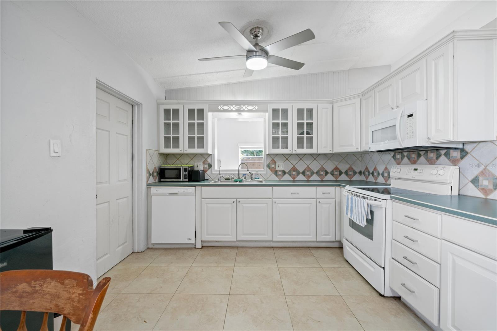 Image 15 of 81 For 6903 Shore Drive S