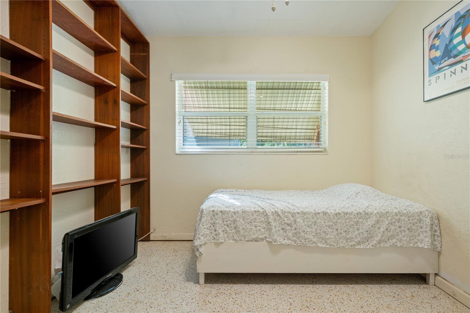 Image 26 of 81 For 6903 Shore Drive S