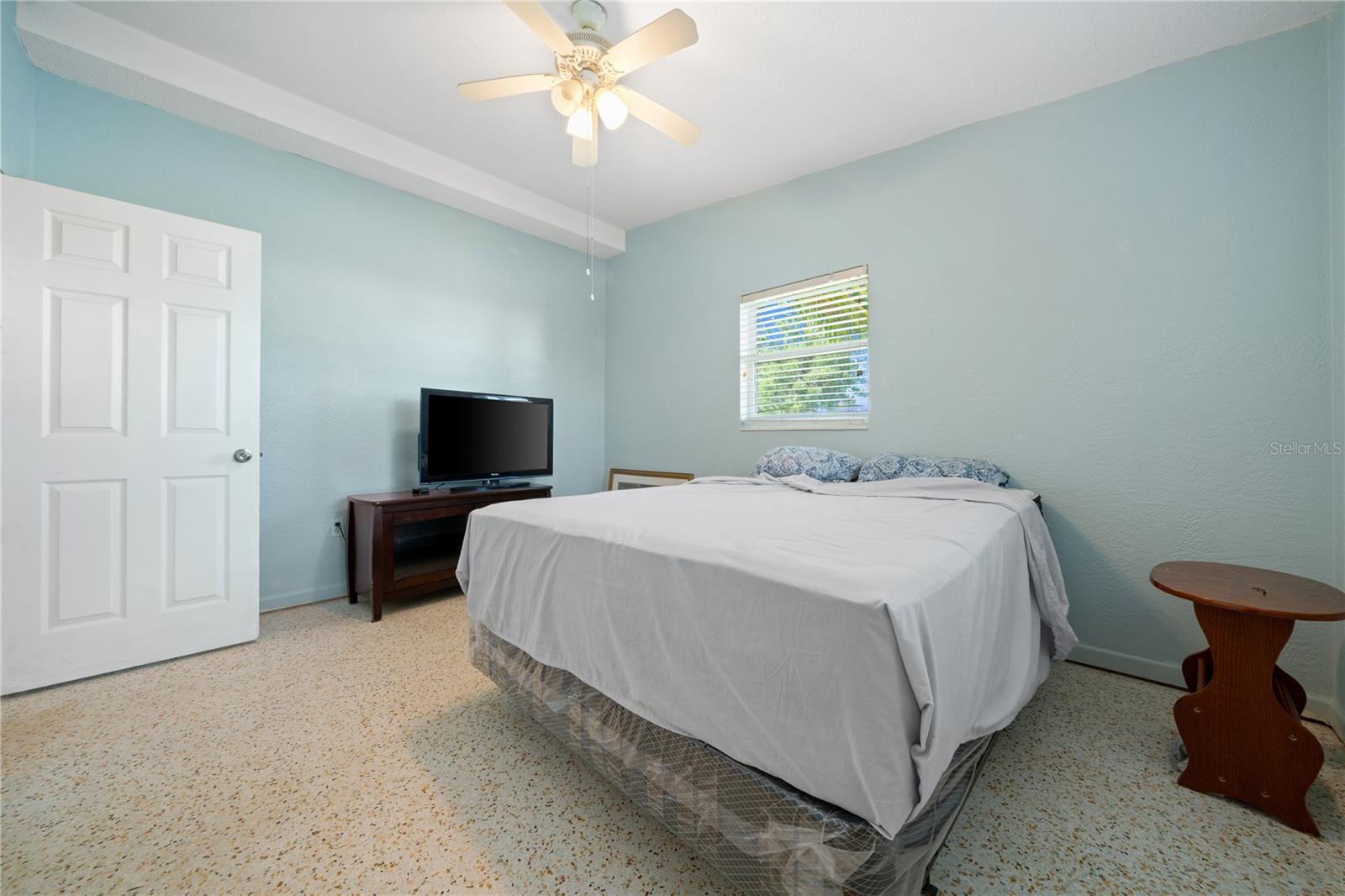 Image 32 of 81 For 6903 Shore Drive S