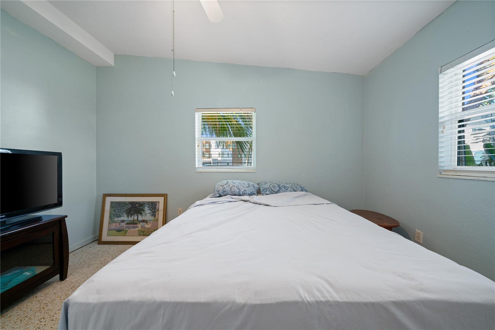 Image 33 of 81 For 6903 Shore Drive S