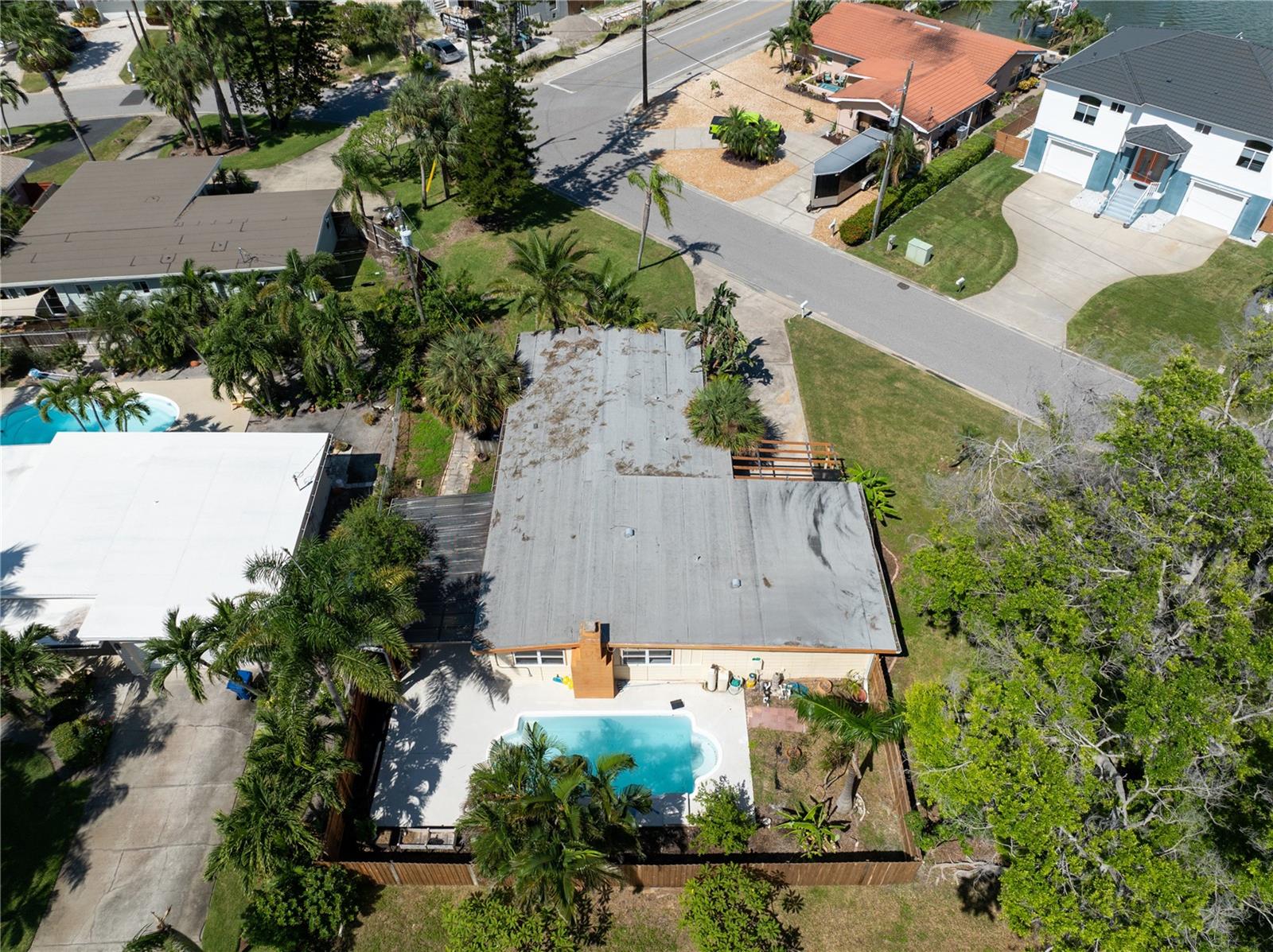 Image 40 of 81 For 6903 Shore Drive S