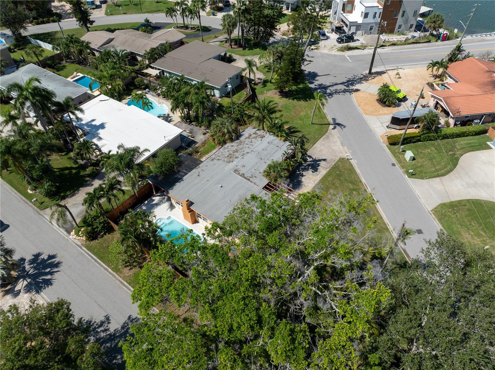 Image 41 of 81 For 6903 Shore Drive S