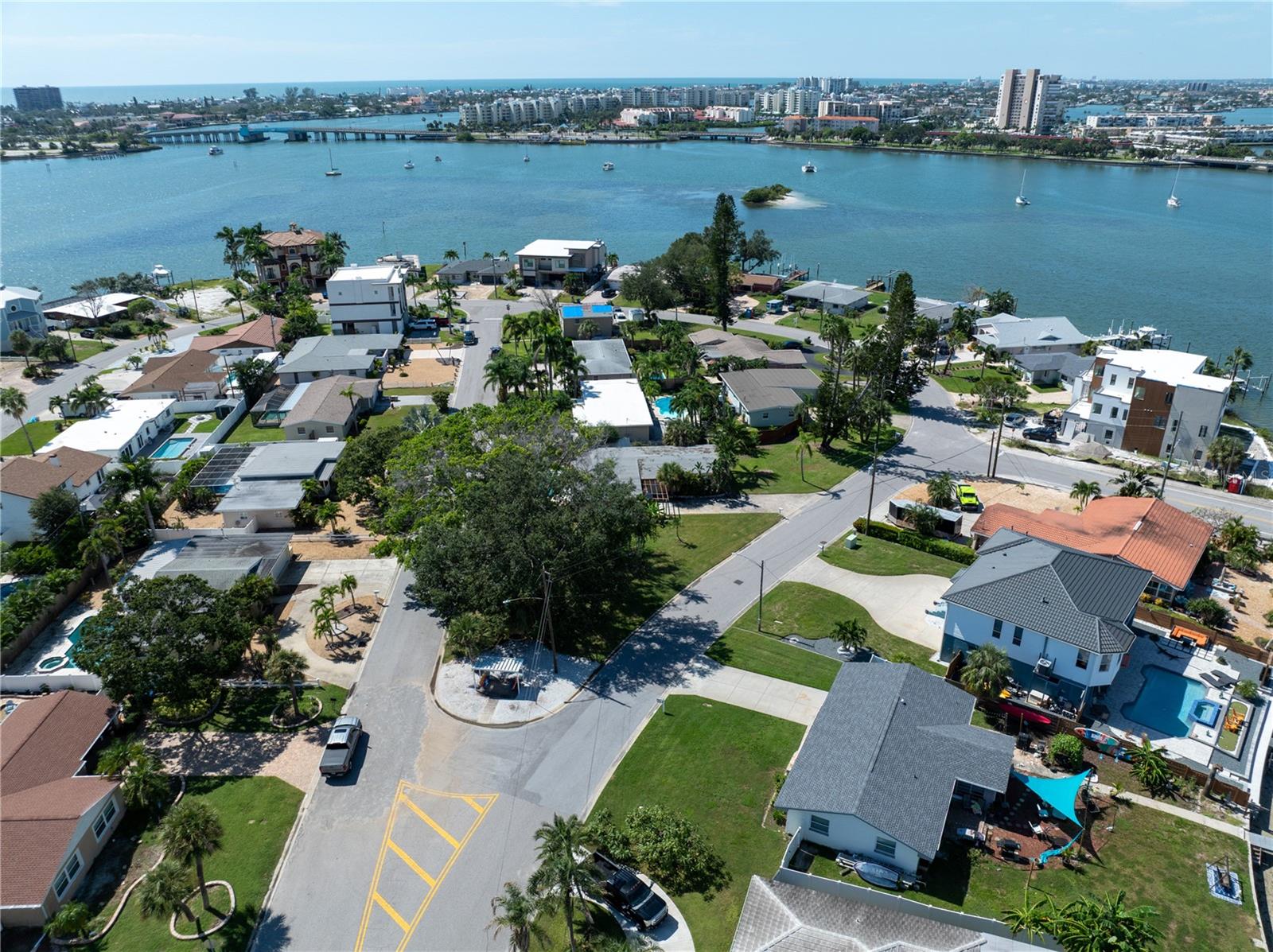 Image 53 of 81 For 6903 Shore Drive S