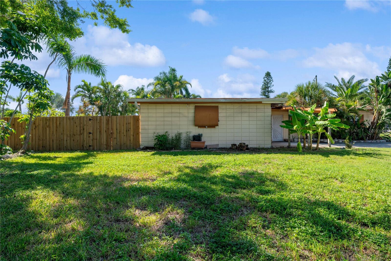 Image 6 of 81 For 6903 Shore Drive S